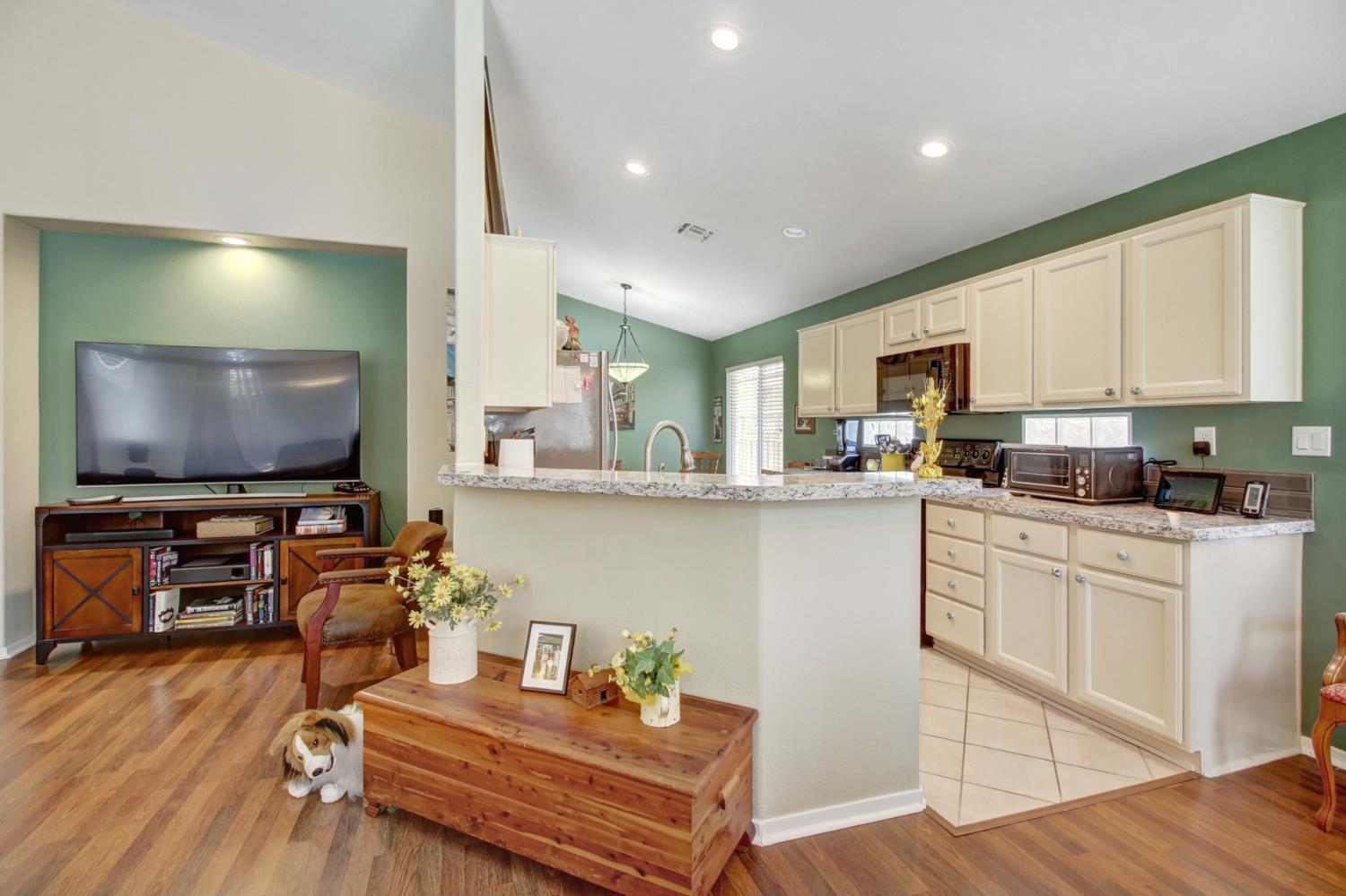 Detail Gallery Image 11 of 38 For 649 Blackstone Ct, Roseville,  CA 95747 - 2 Beds | 2 Baths
