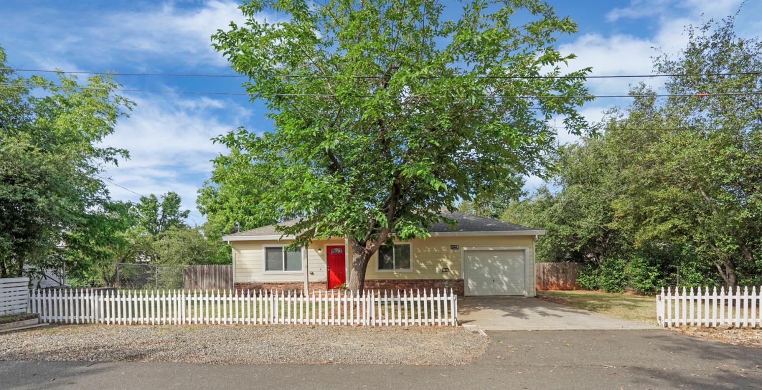 Detail Gallery Image 3 of 31 For 820 Comstock Dr, Folsom,  CA 95630 - 2 Beds | 1 Baths