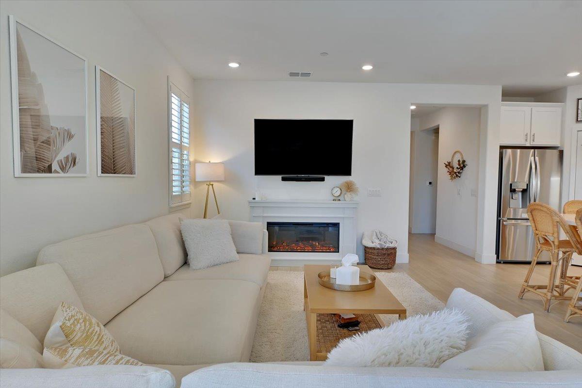 Detail Gallery Image 3 of 33 For 4486 Palencia Pl, El Dorado Hills,  CA 95762 - 3 Beds | 3 Baths