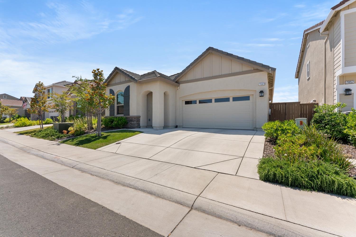 Detail Gallery Image 7 of 56 For 7049 Lakehaven Dr, Roseville,  CA 95747 - 3 Beds | 3 Baths