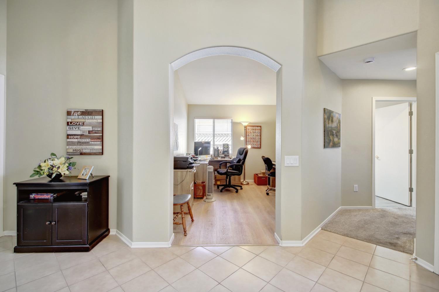 Detail Gallery Image 4 of 38 For 649 Blackstone Ct, Roseville,  CA 95747 - 2 Beds | 2 Baths