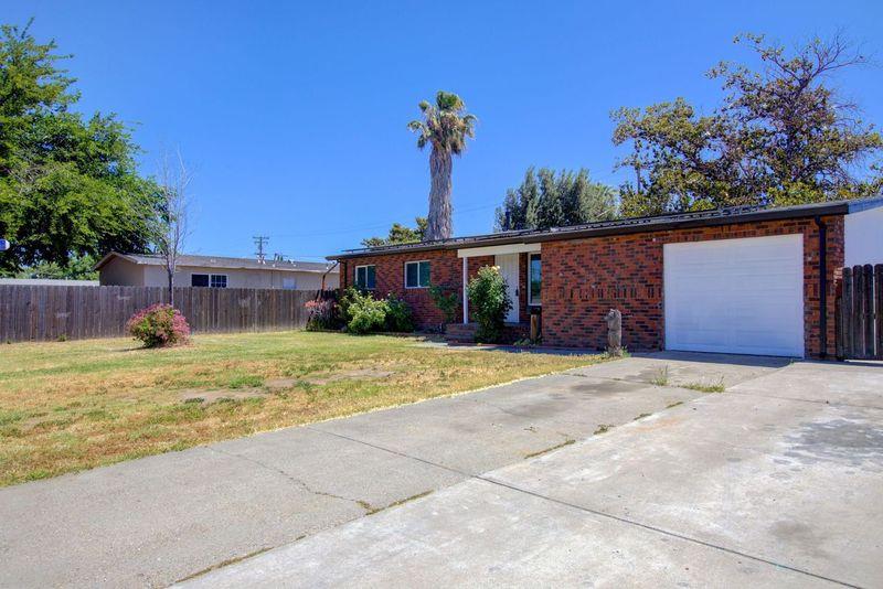 Detail Gallery Image 3 of 32 For 3212 Triplett St, Modesto,  CA 95355 - 3 Beds | 2 Baths