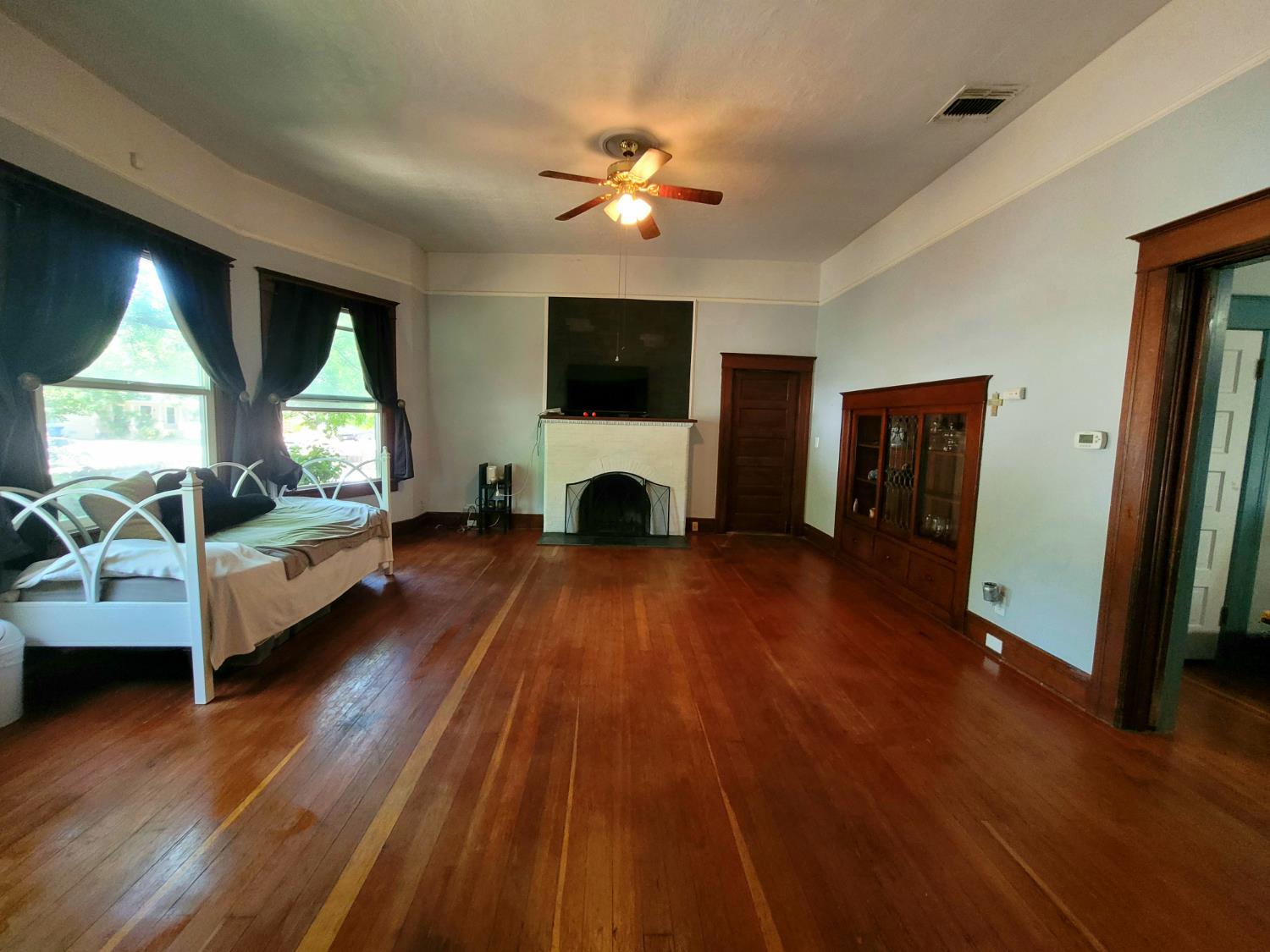 Detail Gallery Image 6 of 23 For 1948 K St, Merced,  CA 95340 - 3 Beds | 2 Baths