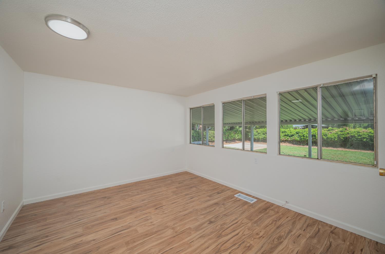 Detail Gallery Image 22 of 39 For 13137 Bentley St, Waterford,  CA 95386 - 3 Beds | 2 Baths
