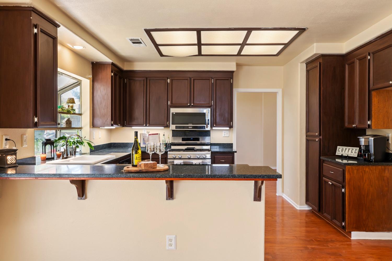 Detail Gallery Image 12 of 28 For 3843 Steve Lillie Cir, Stockton,  CA 95206 - 4 Beds | 2/1 Baths