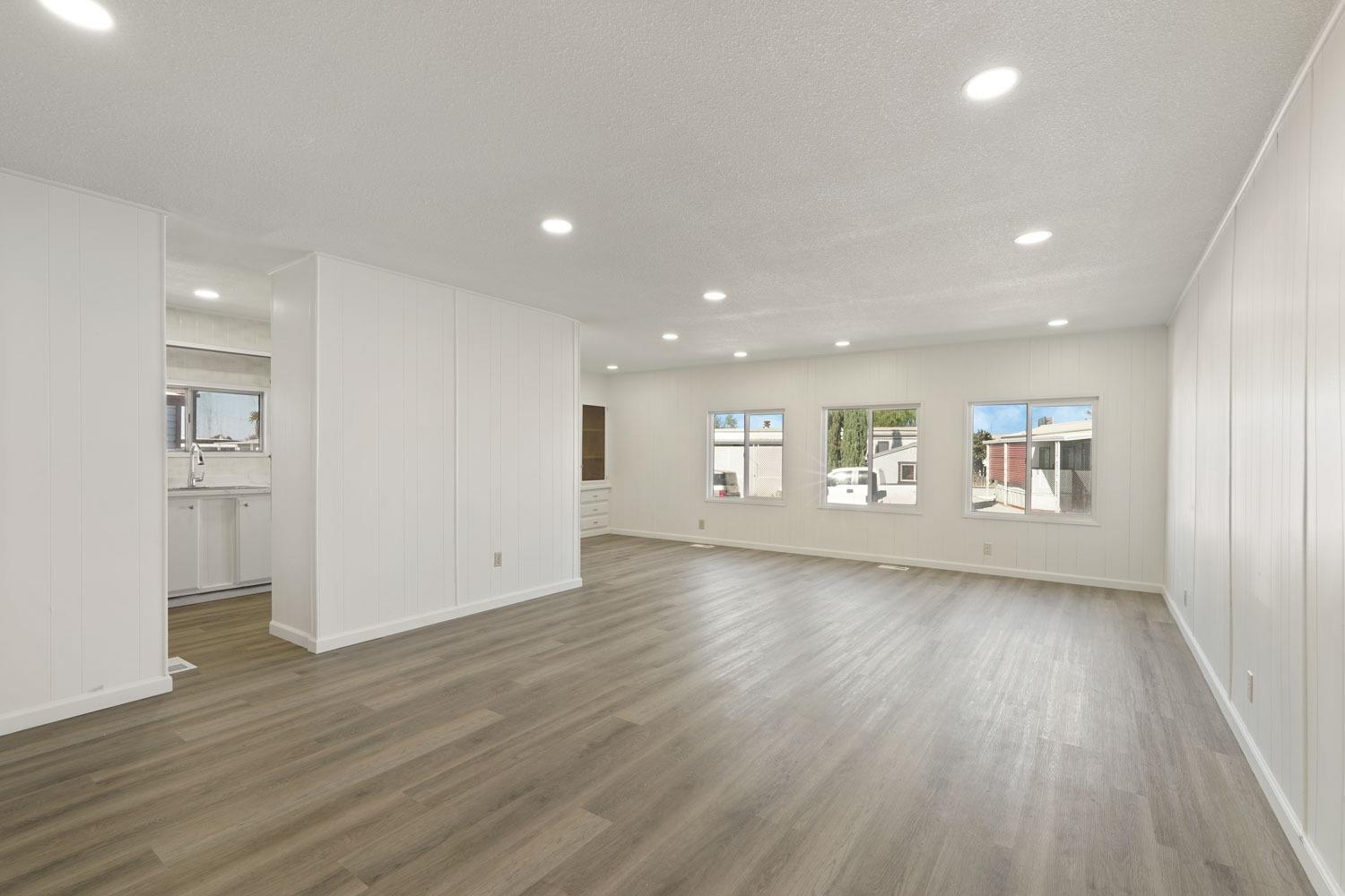 Detail Gallery Image 4 of 18 For 18450 N Highway 88 93, Lockeford,  CA 95237 - 3 Beds | 2 Baths