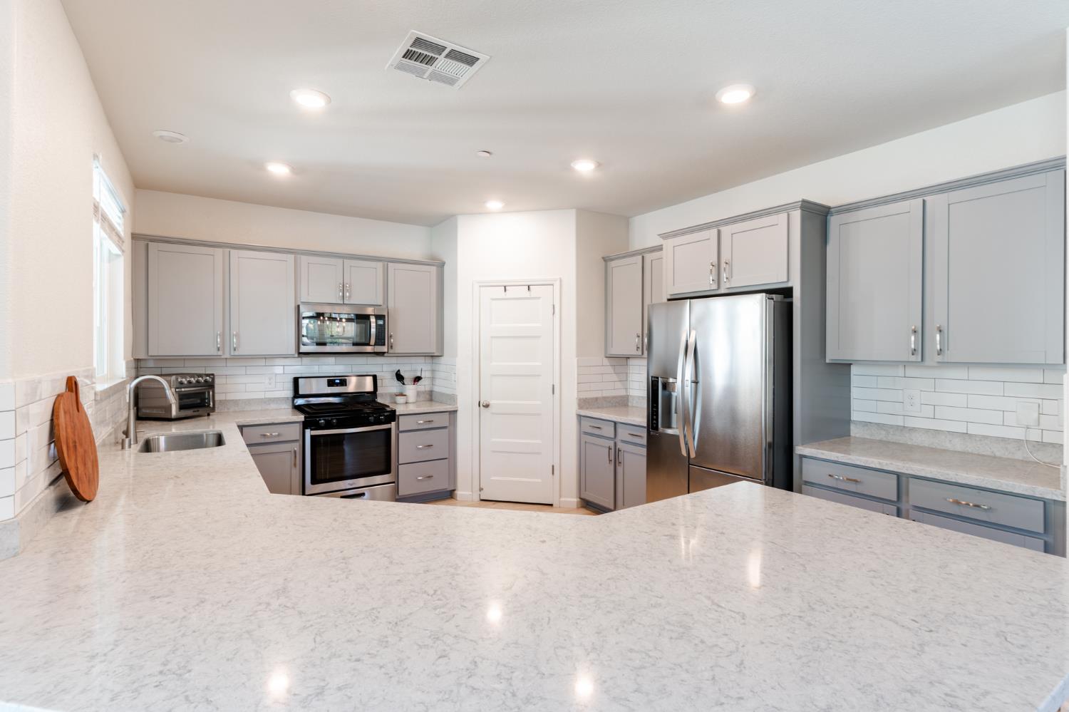 Detail Gallery Image 8 of 28 For 9096 Quartet Ave, Roseville,  CA 95747 - 4 Beds | 3 Baths