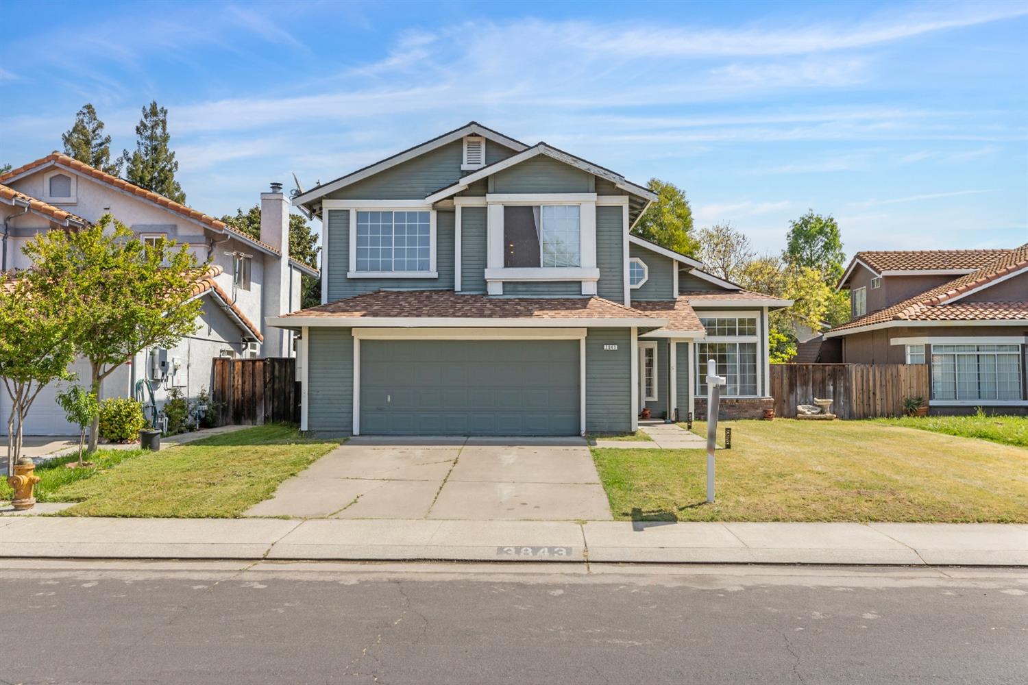 Detail Gallery Image 1 of 28 For 3843 Steve Lillie Cir, Stockton,  CA 95206 - 4 Beds | 2/1 Baths