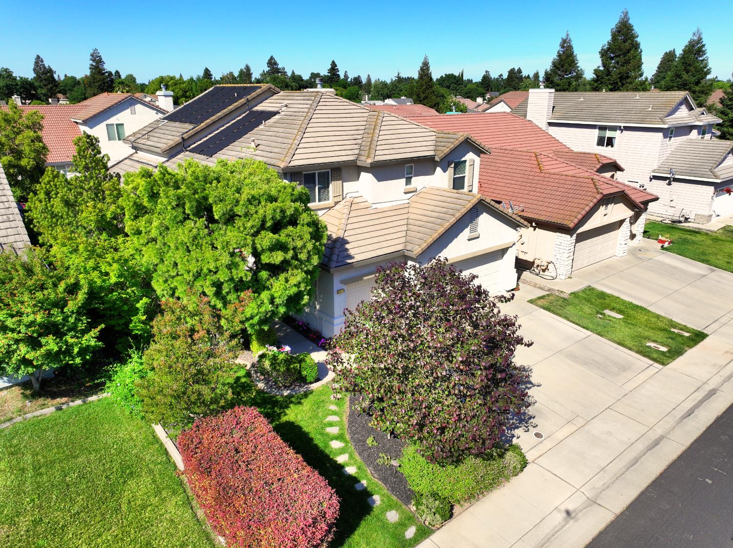 Detail Gallery Image 1 of 71 For 6817 Fox Cliff Way, Elk Grove,  CA 95758 - 4 Beds | 3 Baths