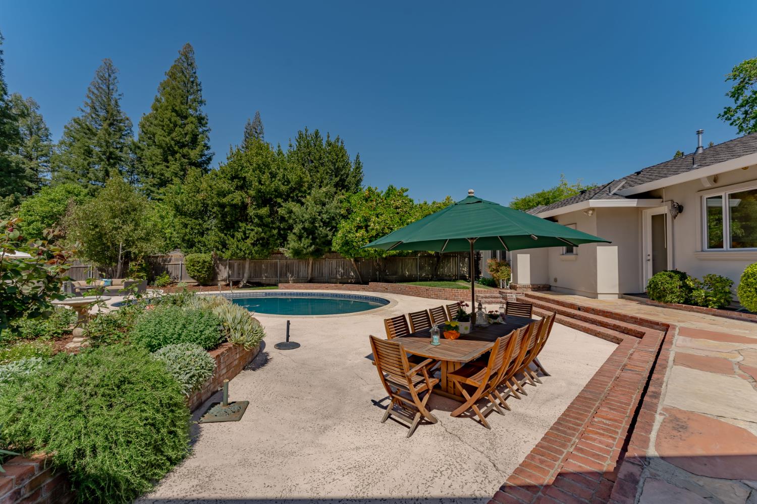 Detail Gallery Image 45 of 56 For 811 Los Molinos Way, Sacramento,  CA 95864 - 4 Beds | 4 Baths