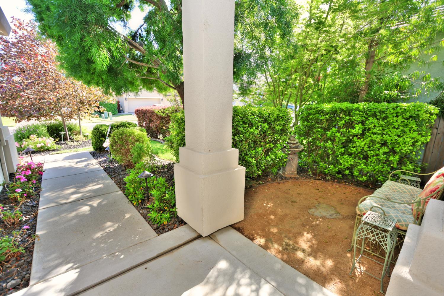 Detail Gallery Image 3 of 71 For 6817 Fox Cliff Way, Elk Grove,  CA 95758 - 4 Beds | 3 Baths