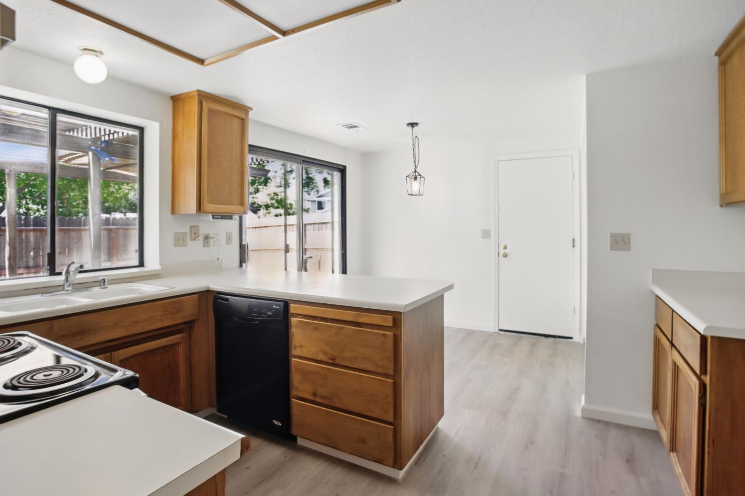 Verdure Way, Elk Grove, California image 12