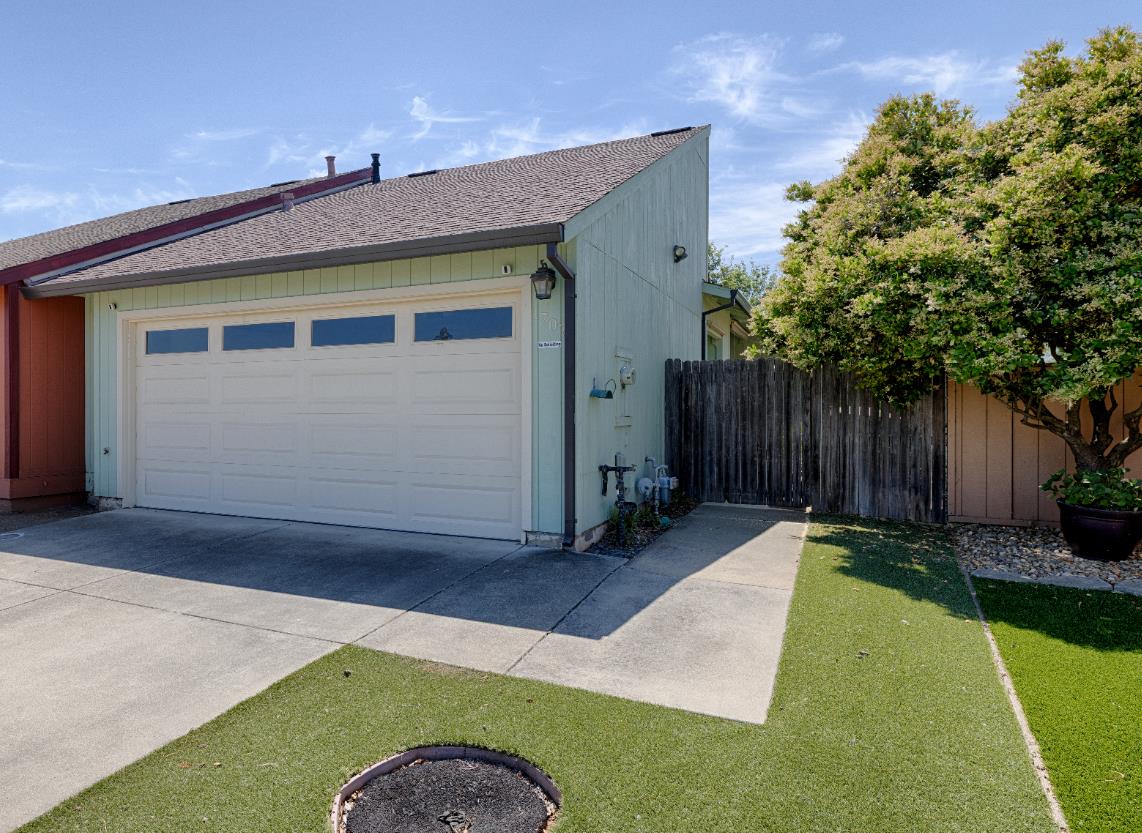 Detail Gallery Image 2 of 26 For 1707 Laehr Dr, Lincoln,  CA 95648 - 2 Beds | 2 Baths