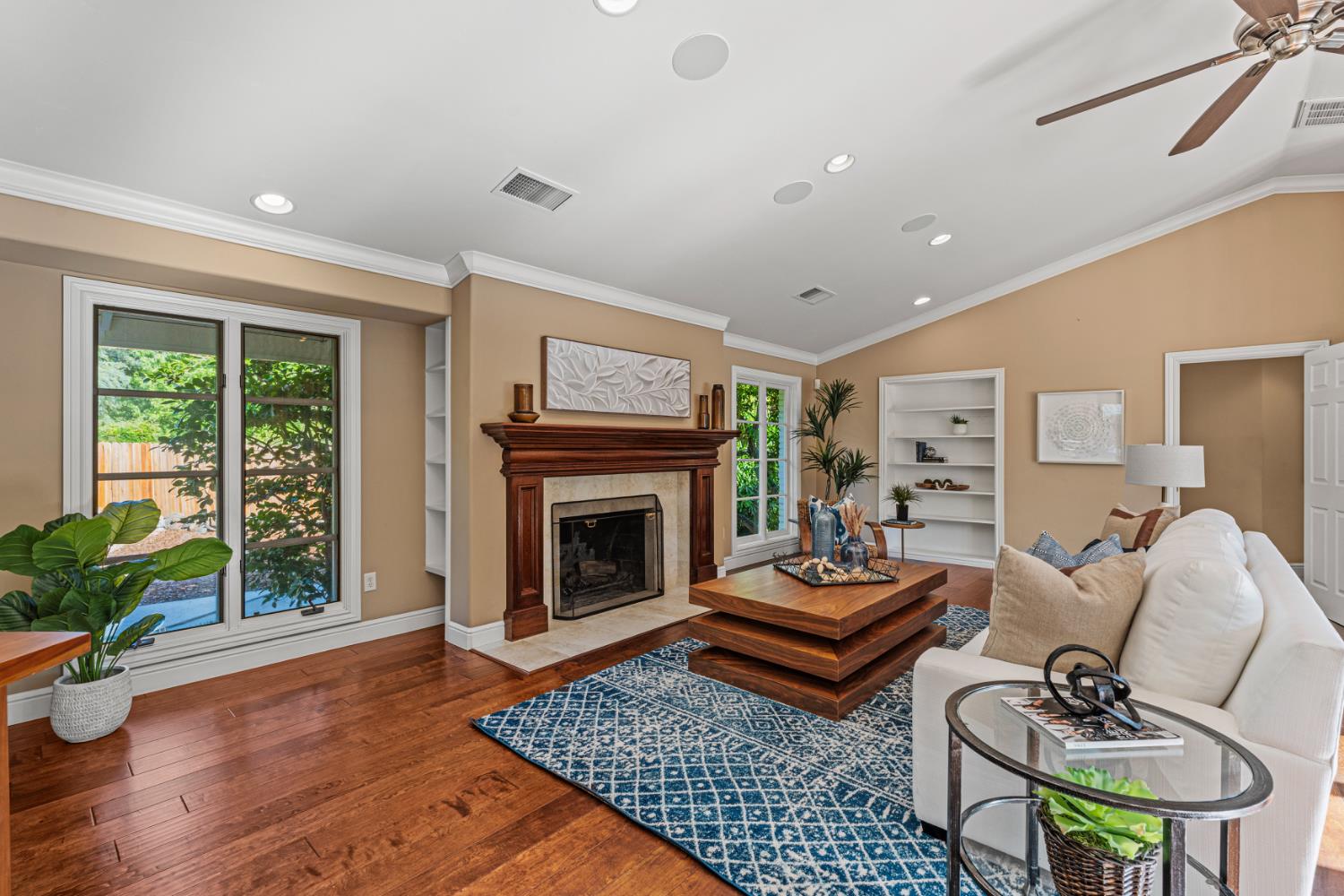 Detail Gallery Image 3 of 56 For 811 Los Molinos Way, Sacramento,  CA 95864 - 4 Beds | 4 Baths