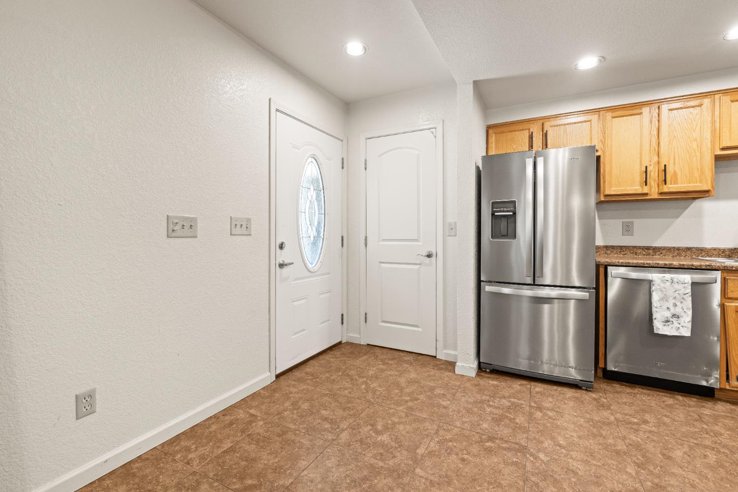 Detail Gallery Image 4 of 26 For 1707 Laehr Dr, Lincoln,  CA 95648 - 2 Beds | 2 Baths
