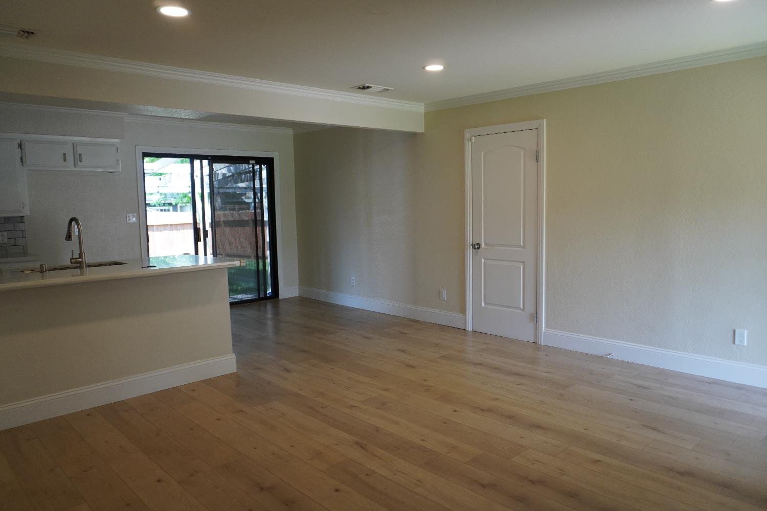 Detail Gallery Image 2 of 18 For 8021 Glen Eva Way, Citrus Heights,  CA 95610 - 3 Beds | 1 Baths