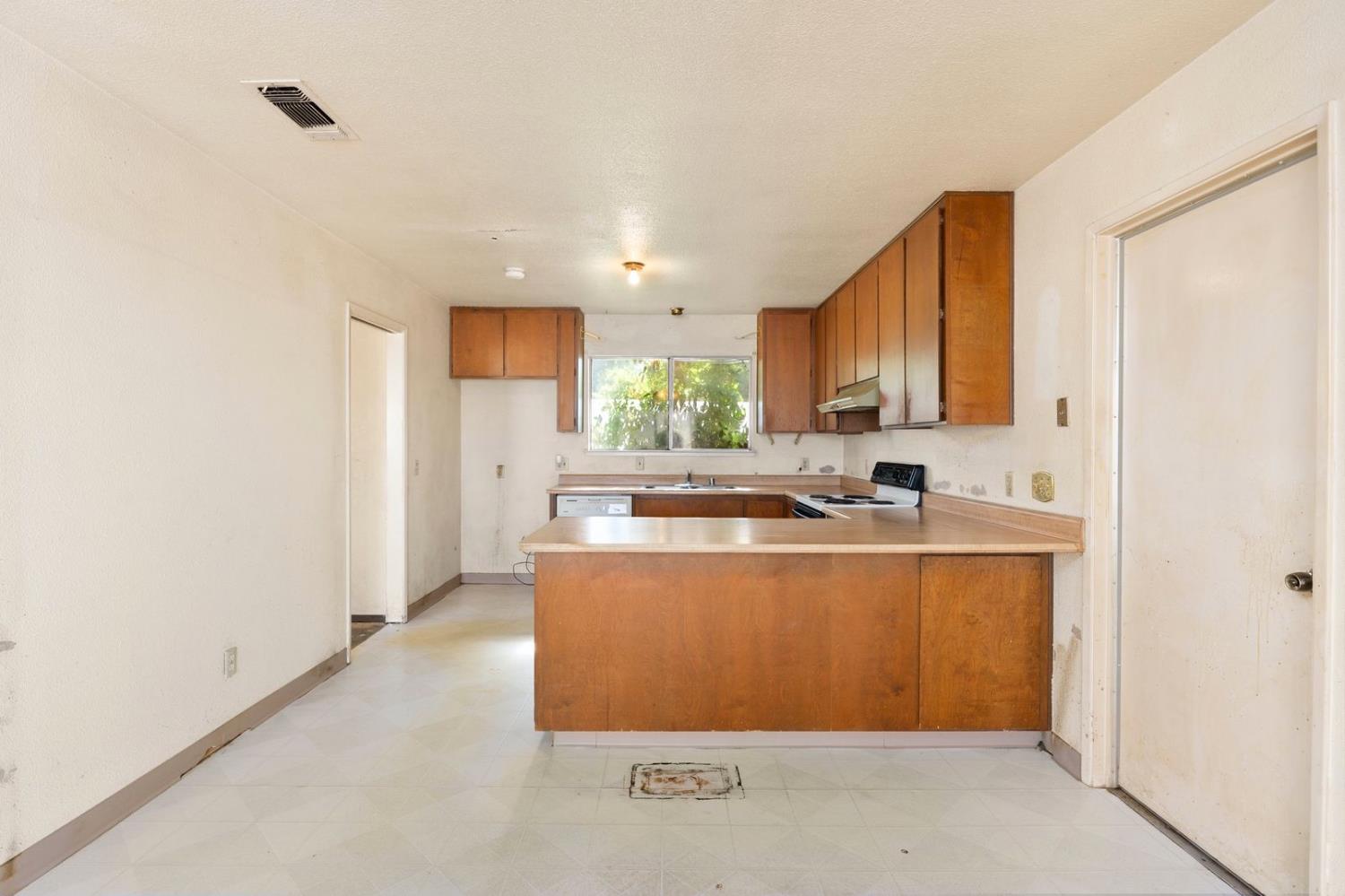 Detail Gallery Image 11 of 47 For 6605 22 St, Rio Linda,  CA 95673 - 4 Beds | 2 Baths