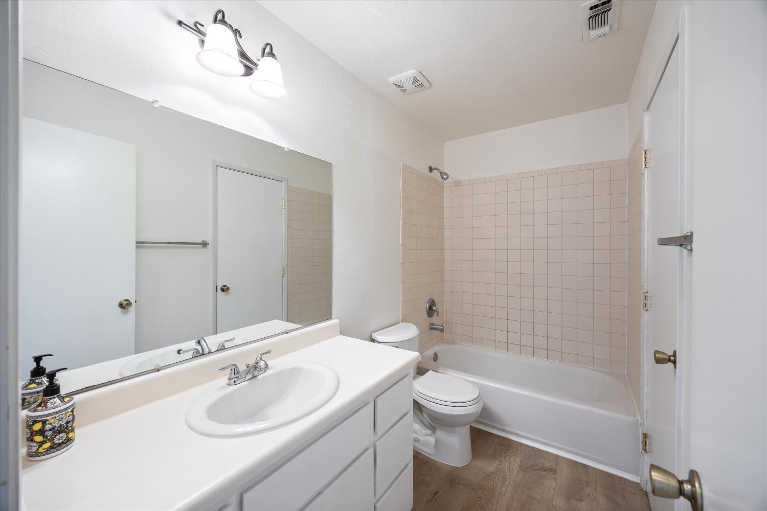 Photo #11: 225067463 Listing: Photo #11
