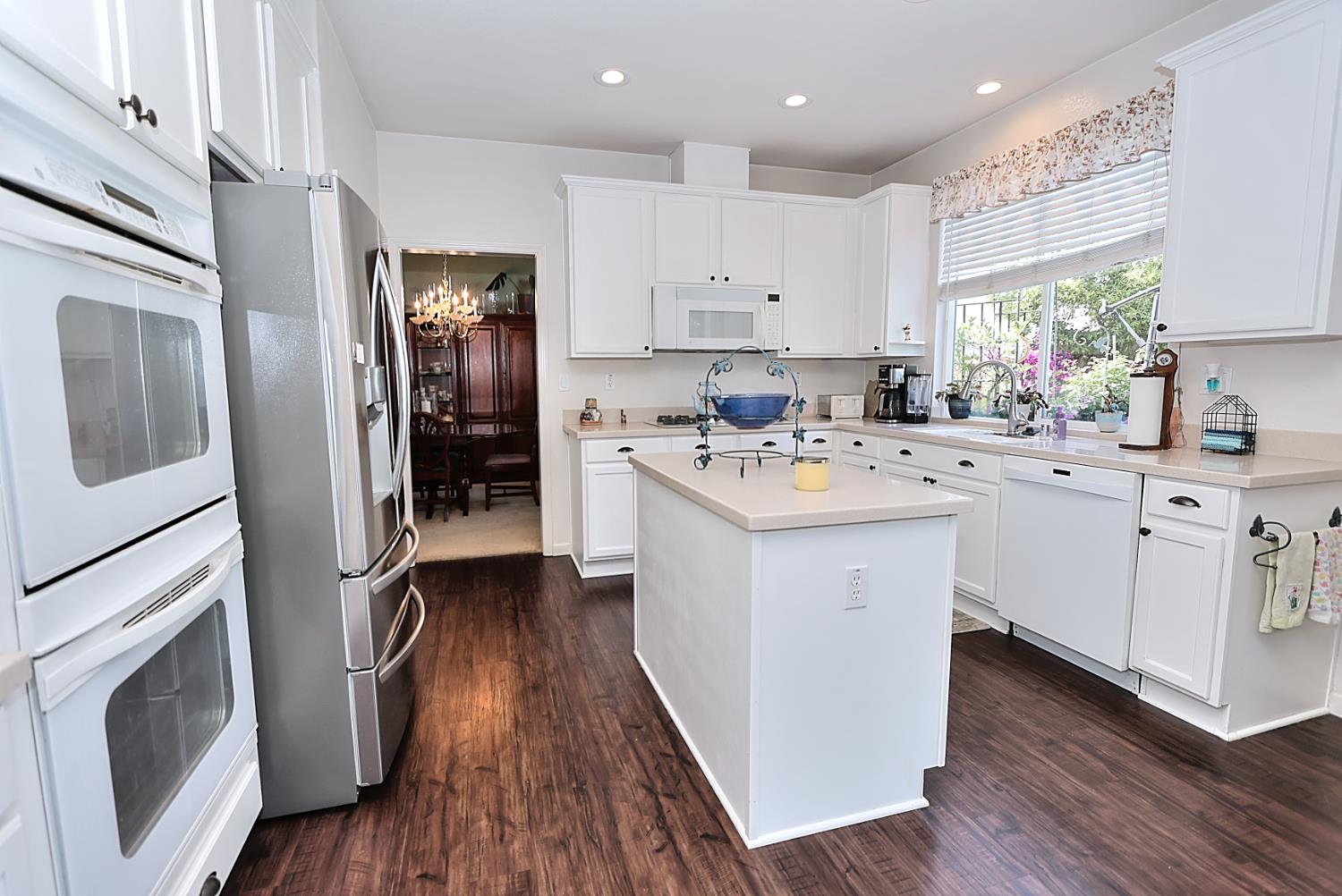 Detail Gallery Image 15 of 71 For 6817 Fox Cliff Way, Elk Grove,  CA 95758 - 4 Beds | 3 Baths