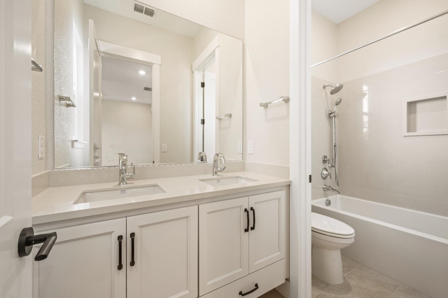 Detail Gallery Image 16 of 47 For 4901 W Hidden Crossing Cir, Granite Bay,  CA 95746 - 3 Beds | 2/1 Baths