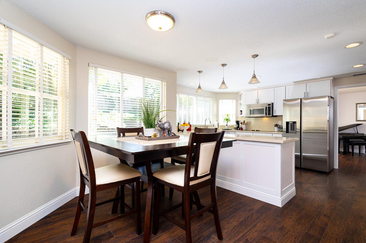 Detail Gallery Image 7 of 25 For 1517 River Oak Way, Roseville,  CA 95747 - 5 Beds | 3 Baths