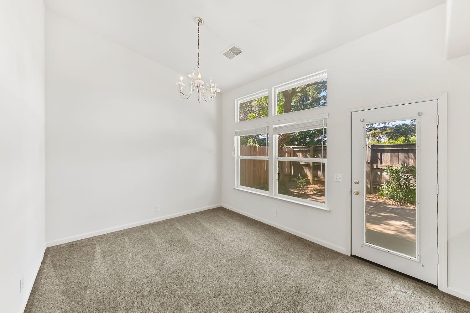 Detail Gallery Image 6 of 27 For 2434 Halsey Cir, Davis,  CA 95618 - 3 Beds | 2/1 Baths