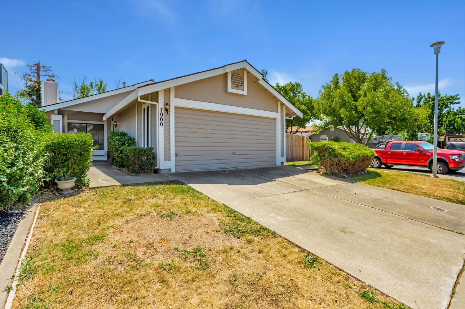 Verdure Way, Elk Grove, California image 2