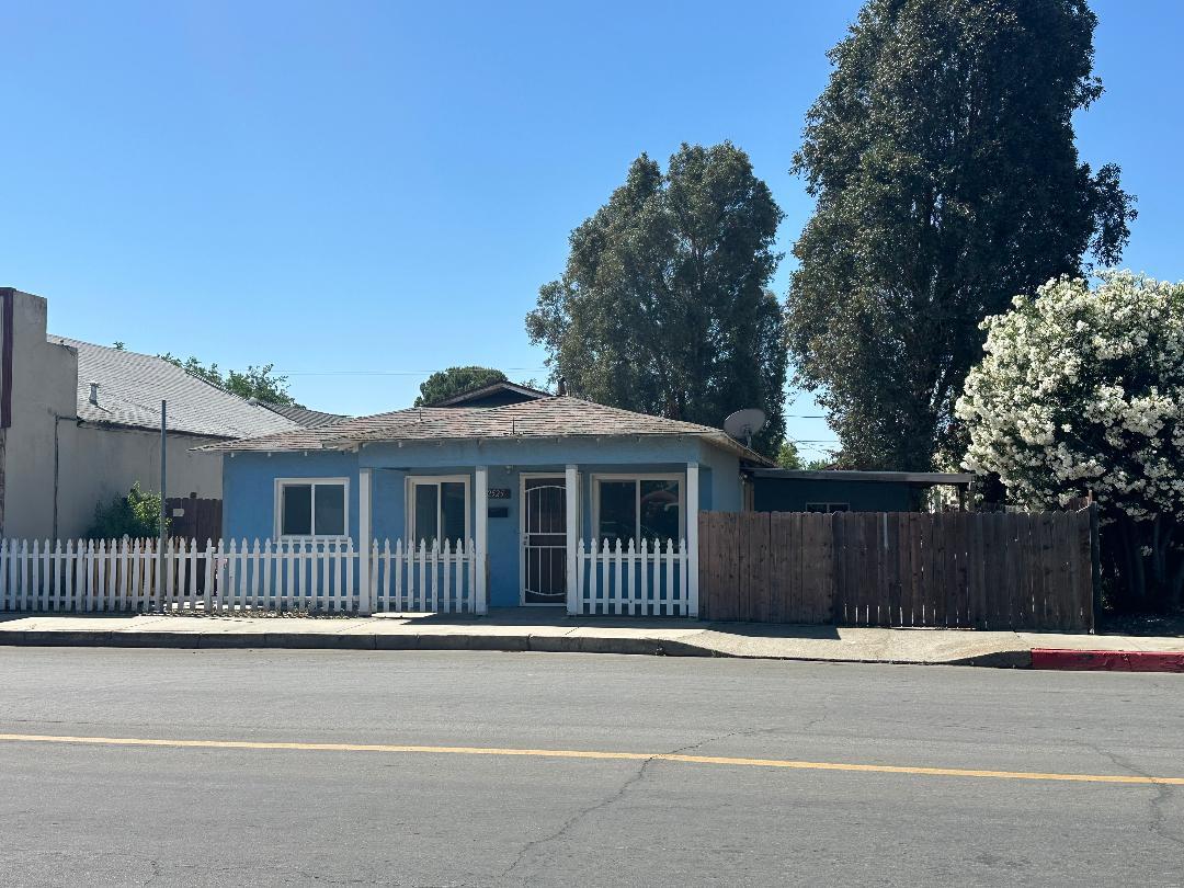 Detail Gallery Image 5 of 26 For 2525 Blossom St, Dos Palos,  CA 93620 - 2 Beds | 2/1 Baths