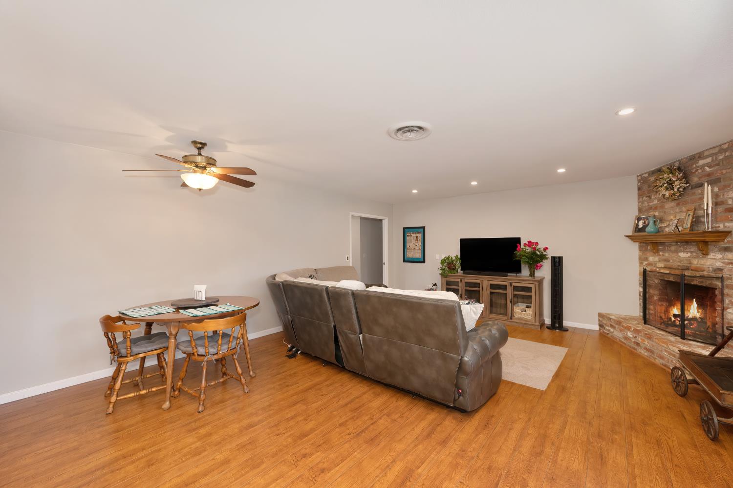 El Carrilo Court, Elk Grove, California image 16