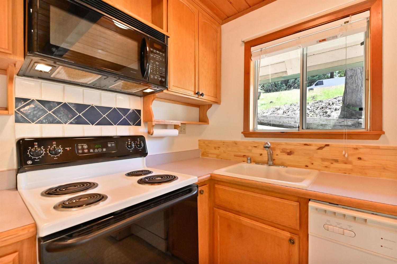 View Ct, Pioneer, California image 3