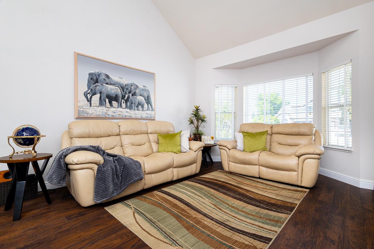 Detail Gallery Image 2 of 25 For 1517 River Oak Way, Roseville,  CA 95747 - 5 Beds | 3 Baths