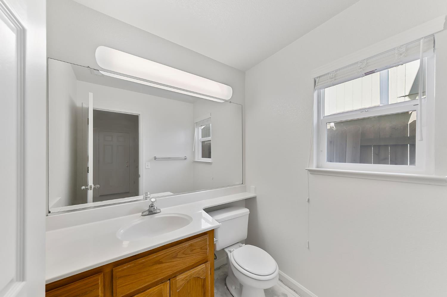 Detail Gallery Image 12 of 27 For 2434 Halsey Cir, Davis,  CA 95618 - 3 Beds | 2/1 Baths