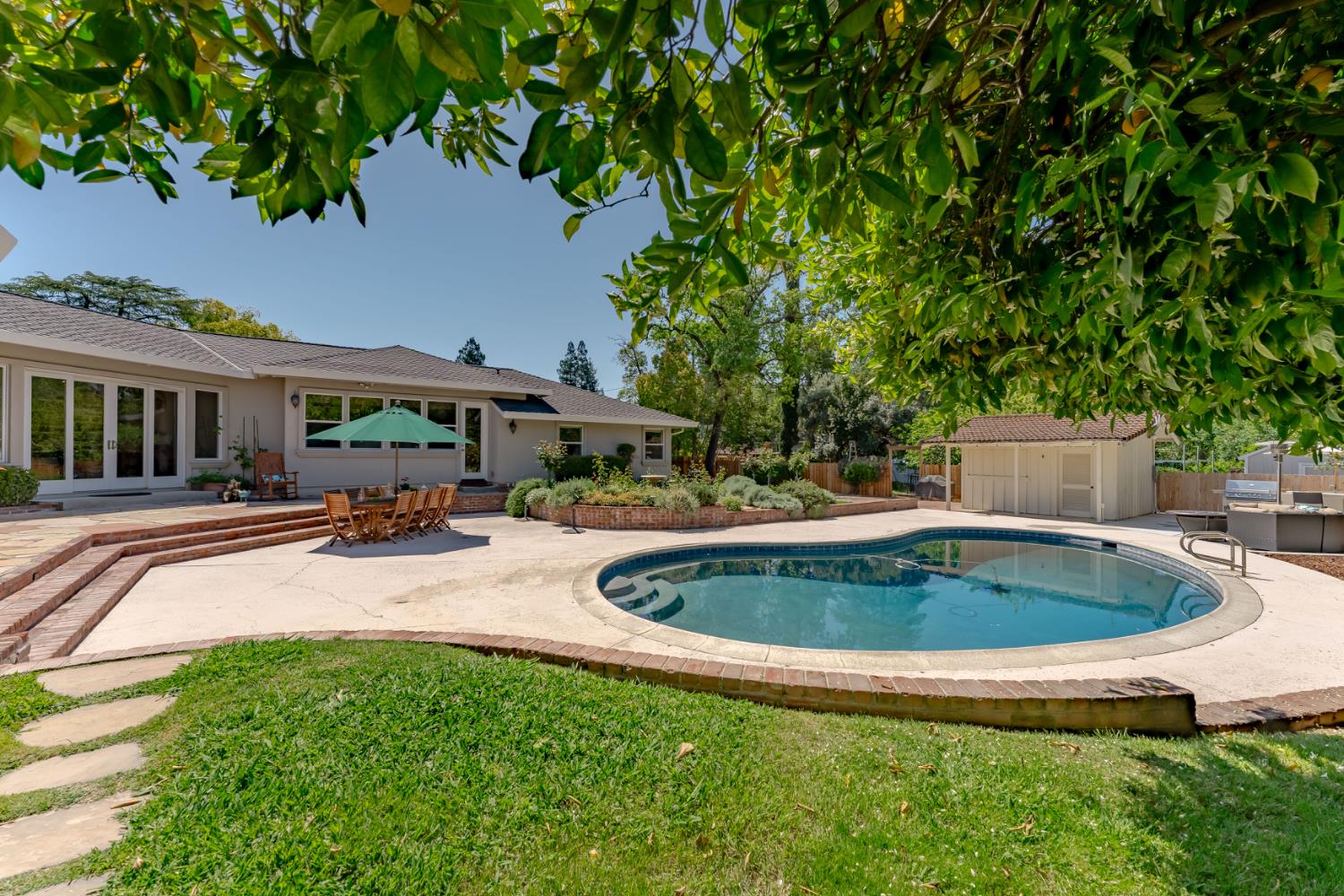 Detail Gallery Image 47 of 56 For 811 Los Molinos Way, Sacramento,  CA 95864 - 4 Beds | 4 Baths