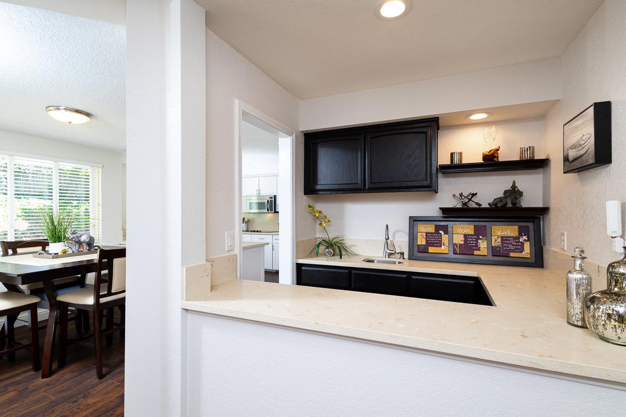 Detail Gallery Image 8 of 25 For 1517 River Oak Way, Roseville,  CA 95747 - 5 Beds | 3 Baths