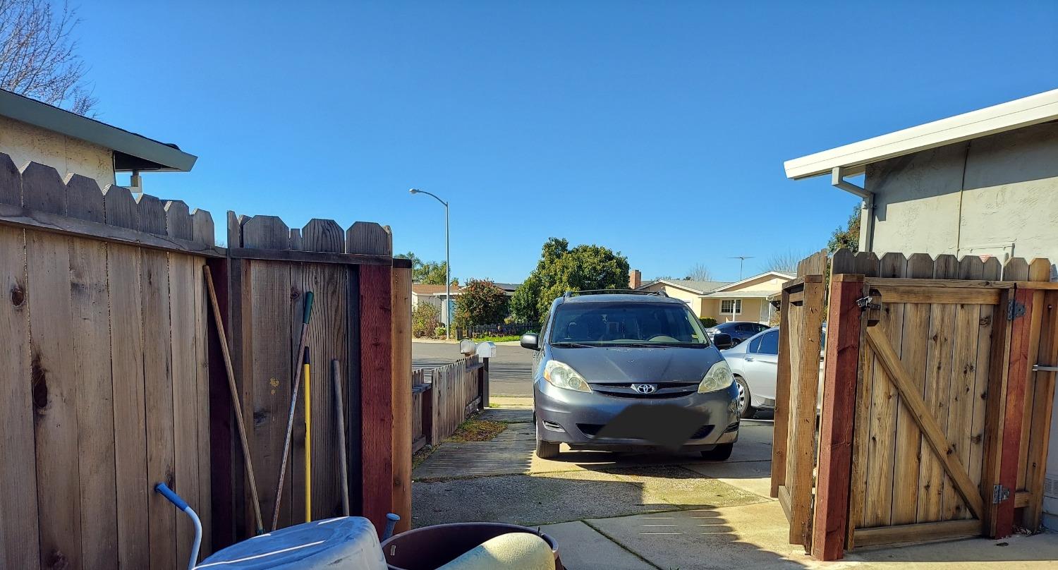 La Playa Court, Manteca, California image 23