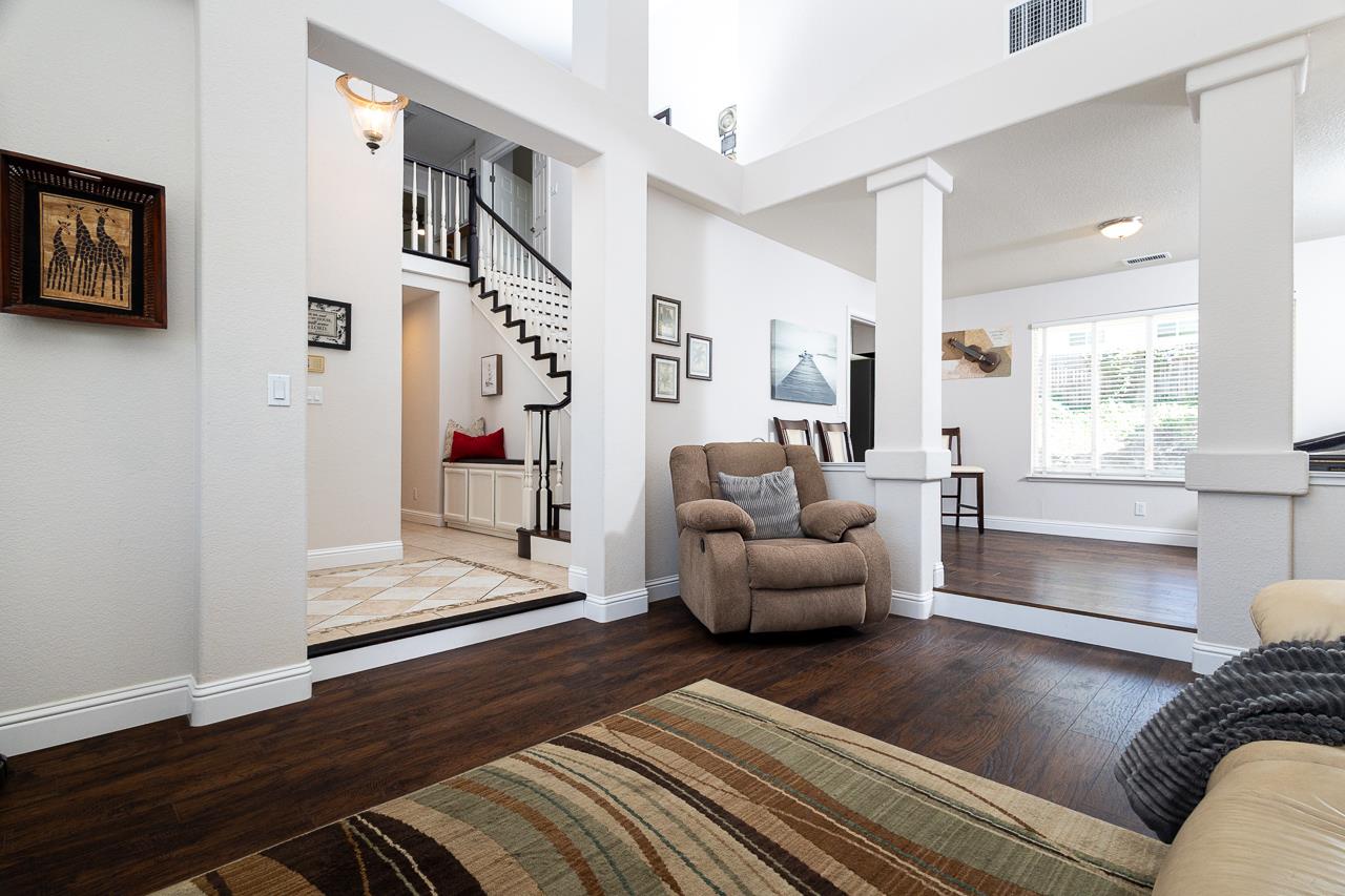 Detail Gallery Image 3 of 25 For 1517 River Oak Way, Roseville,  CA 95747 - 5 Beds | 3 Baths