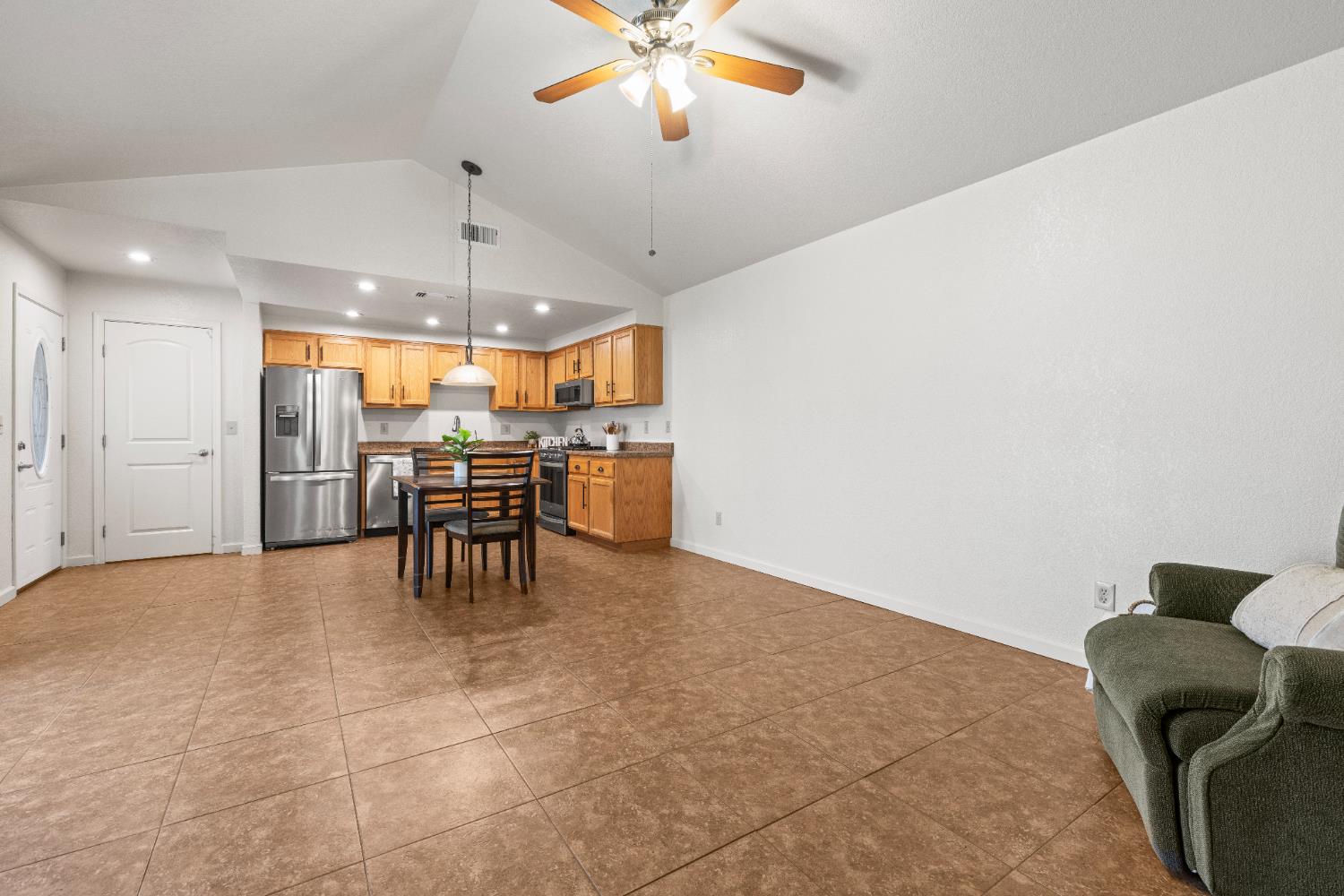 Detail Gallery Image 10 of 26 For 1707 Laehr Dr, Lincoln,  CA 95648 - 2 Beds | 2 Baths