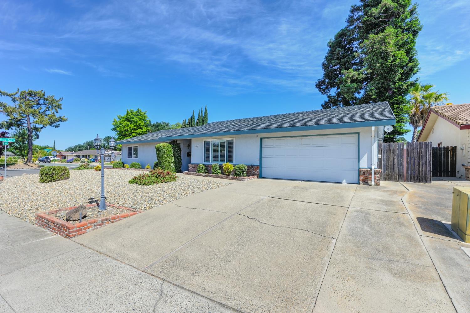 El Carrilo Court, Elk Grove, California image 3