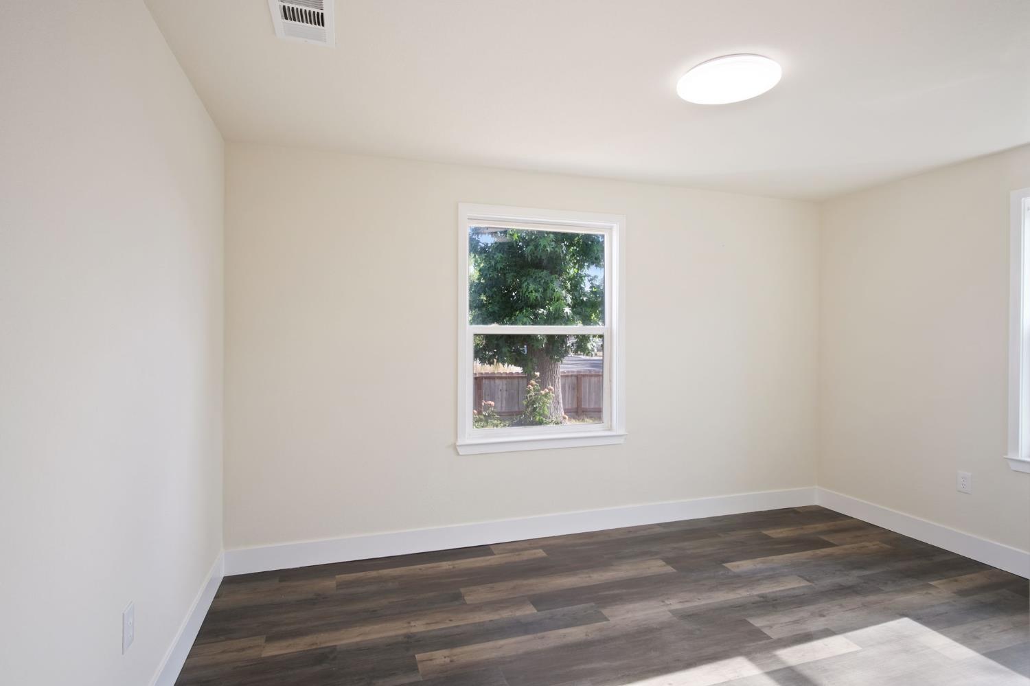 Detail Gallery Image 8 of 47 For 800 Flower St, Turlock,  CA 95380 - – Beds | – Baths