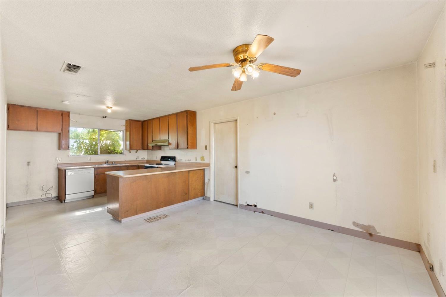 Detail Gallery Image 33 of 47 For 6605 22 St, Rio Linda,  CA 95673 - 4 Beds | 2 Baths