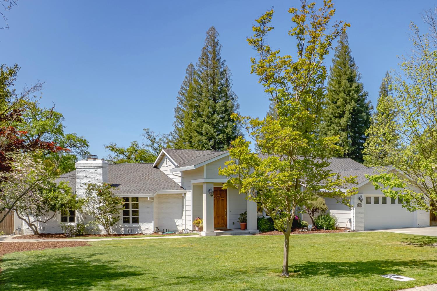 Detail Gallery Image 2 of 56 For 811 Los Molinos Way, Sacramento,  CA 95864 - 4 Beds | 4 Baths