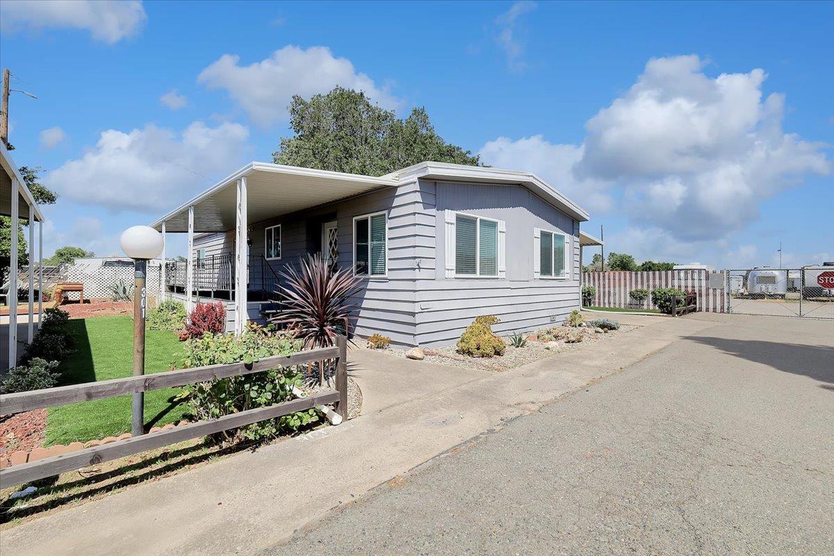 Detail Gallery Image 8 of 39 For 1155 Pease Rd 301, Yuba City,  CA 95991 - 2 Beds | 2 Baths