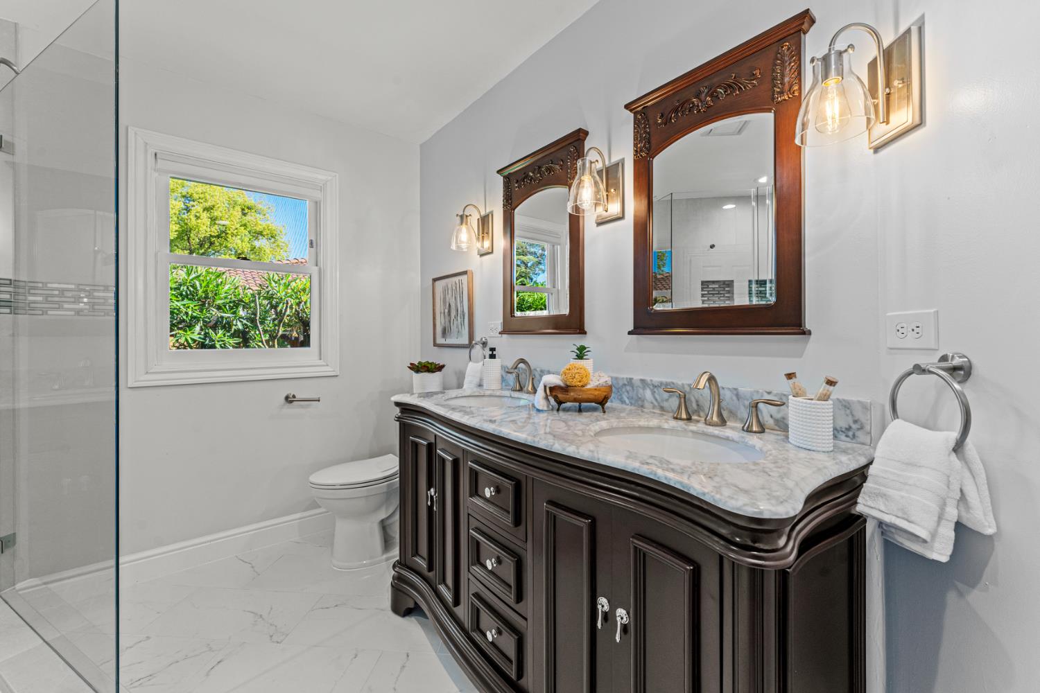 Detail Gallery Image 40 of 56 For 811 Los Molinos Way, Sacramento,  CA 95864 - 4 Beds | 4 Baths