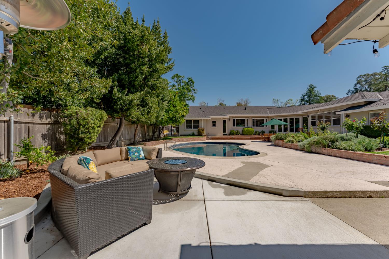Detail Gallery Image 49 of 56 For 811 Los Molinos Way, Sacramento,  CA 95864 - 4 Beds | 4 Baths