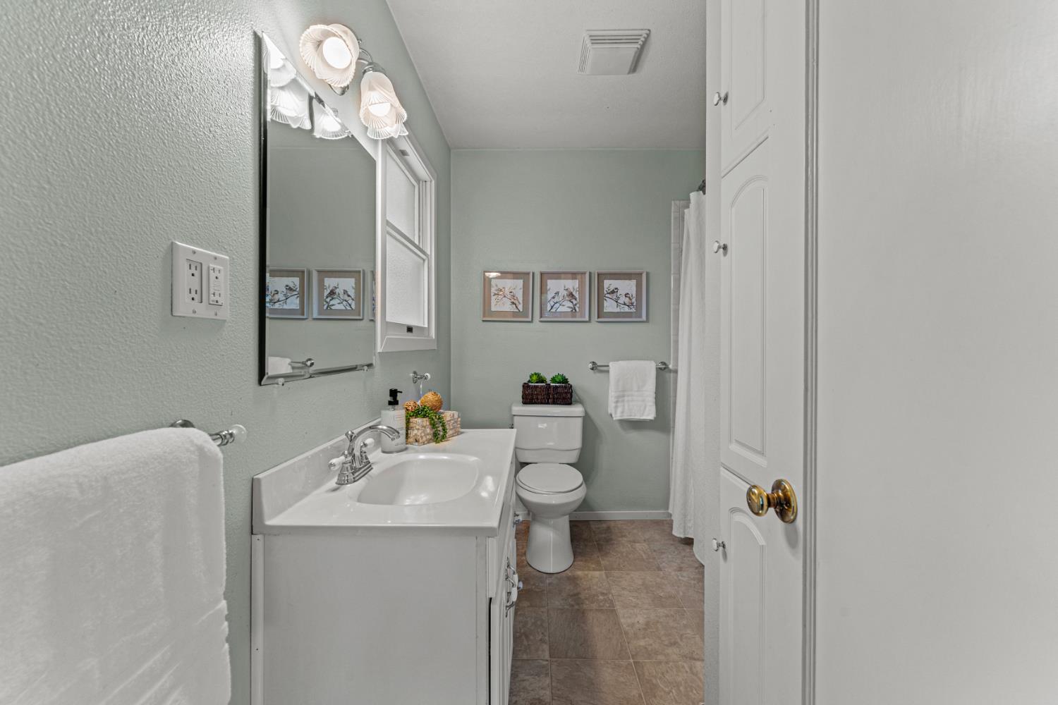 Detail Gallery Image 37 of 56 For 811 Los Molinos Way, Sacramento,  CA 95864 - 4 Beds | 4 Baths