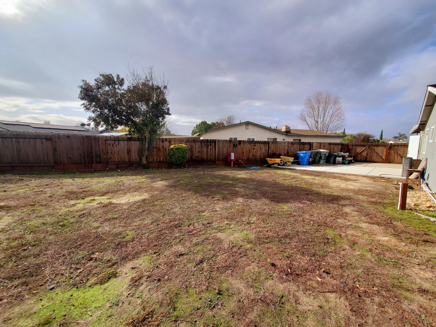 La Playa Court, Manteca, California image 16