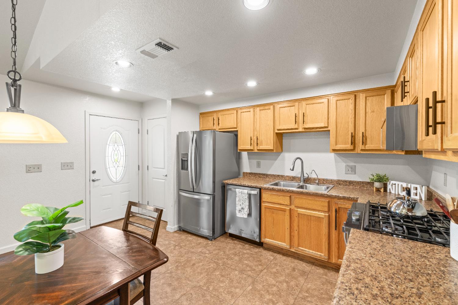 Detail Gallery Image 7 of 26 For 1707 Laehr Dr, Lincoln,  CA 95648 - 2 Beds | 2 Baths