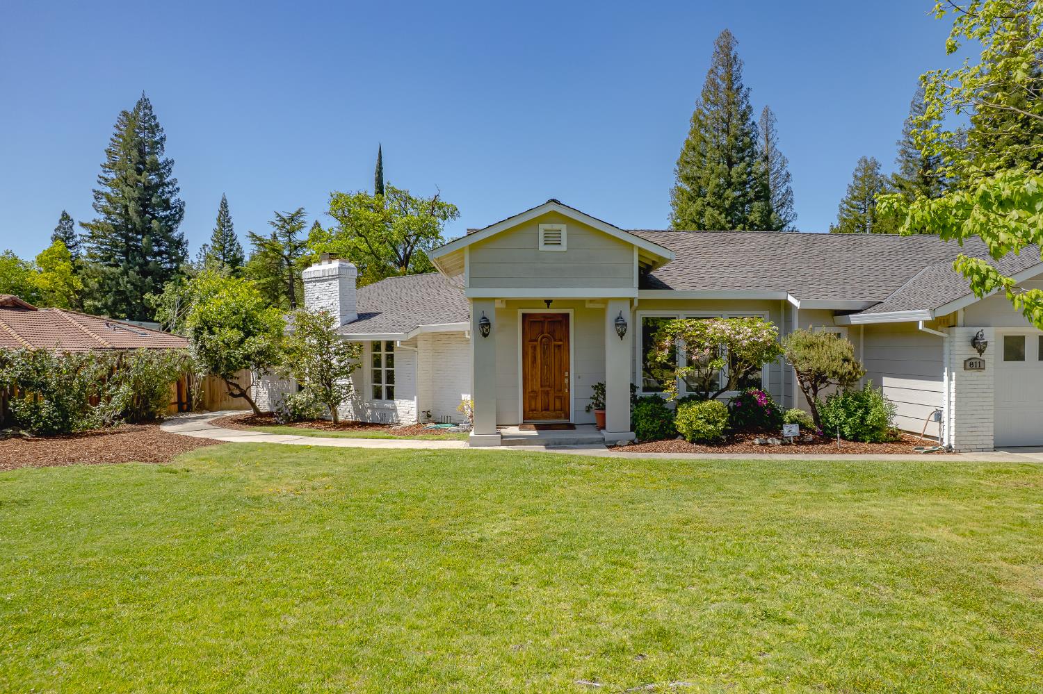 Detail Gallery Image 1 of 56 For 811 Los Molinos Way, Sacramento,  CA 95864 - 4 Beds | 4 Baths