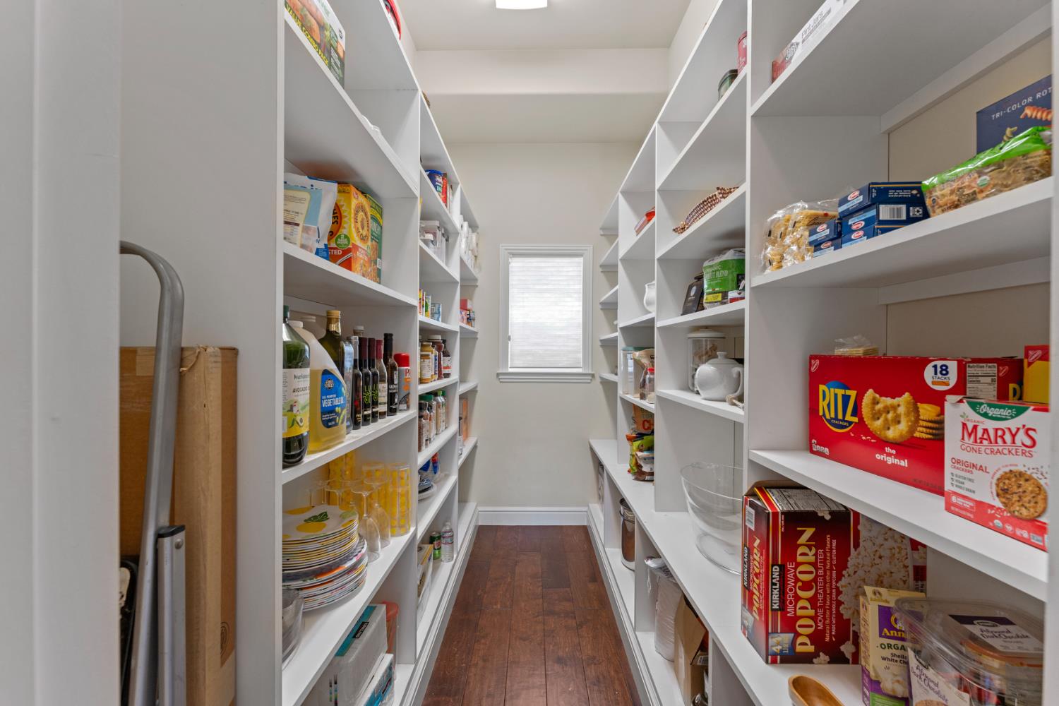 Detail Gallery Image 21 of 56 For 811 Los Molinos Way, Sacramento,  CA 95864 - 4 Beds | 4 Baths