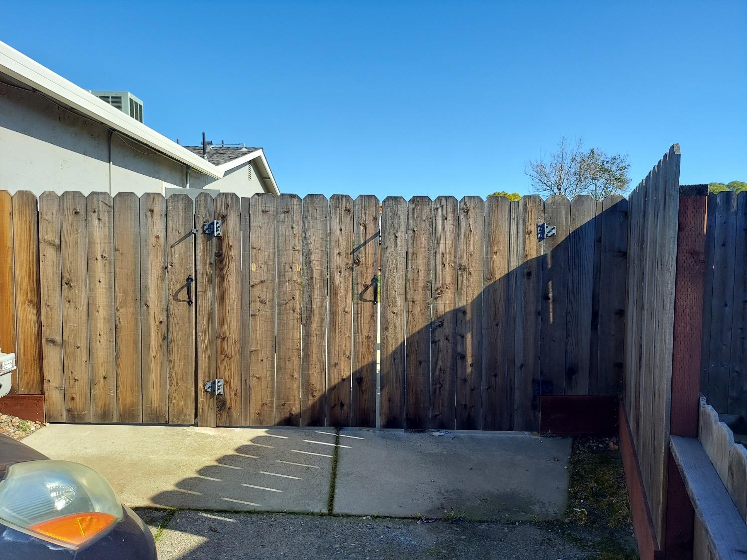 La Playa Court, Manteca, California image 24
